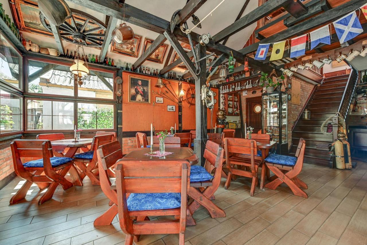 Villa & Restaurant Admiral Nelson Hel Eksteriør billede