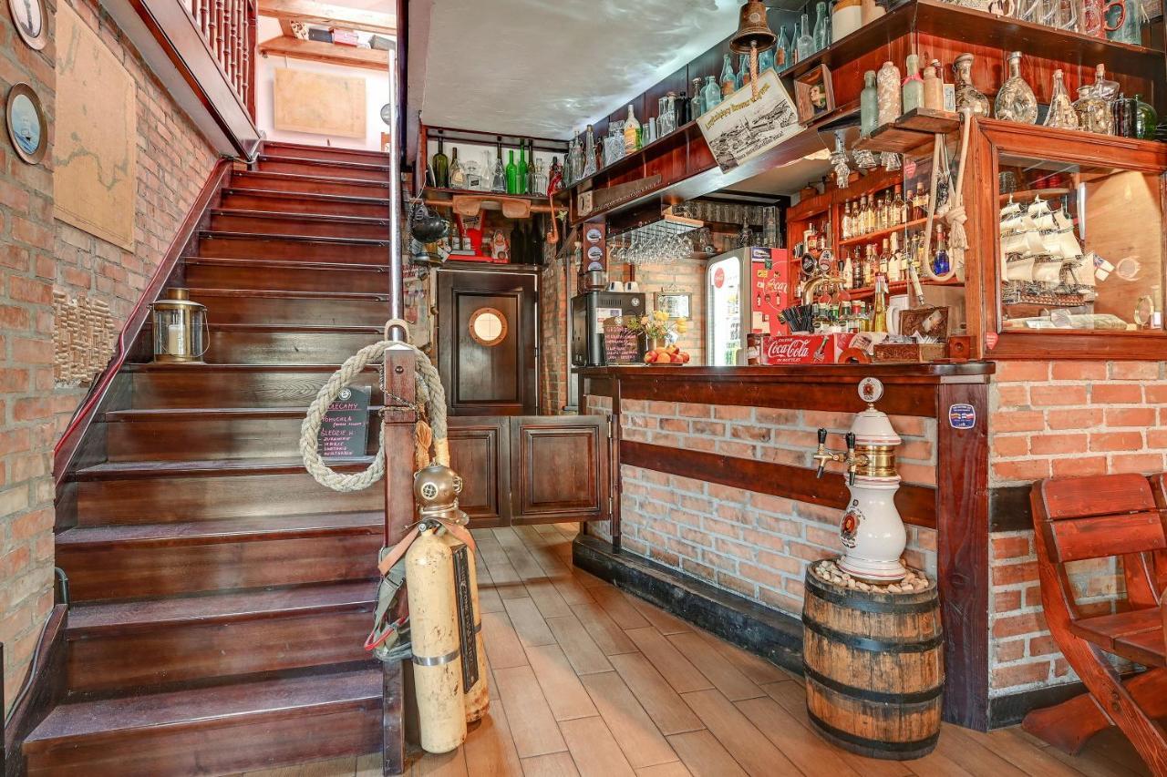 Villa & Restaurant Admiral Nelson Hel Eksteriør billede