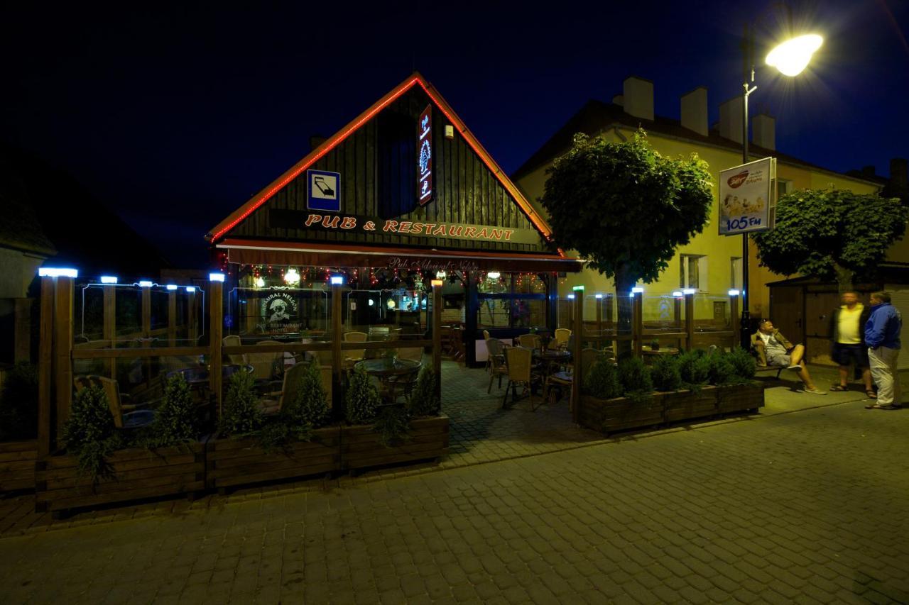 Villa & Restaurant Admiral Nelson Hel Eksteriør billede