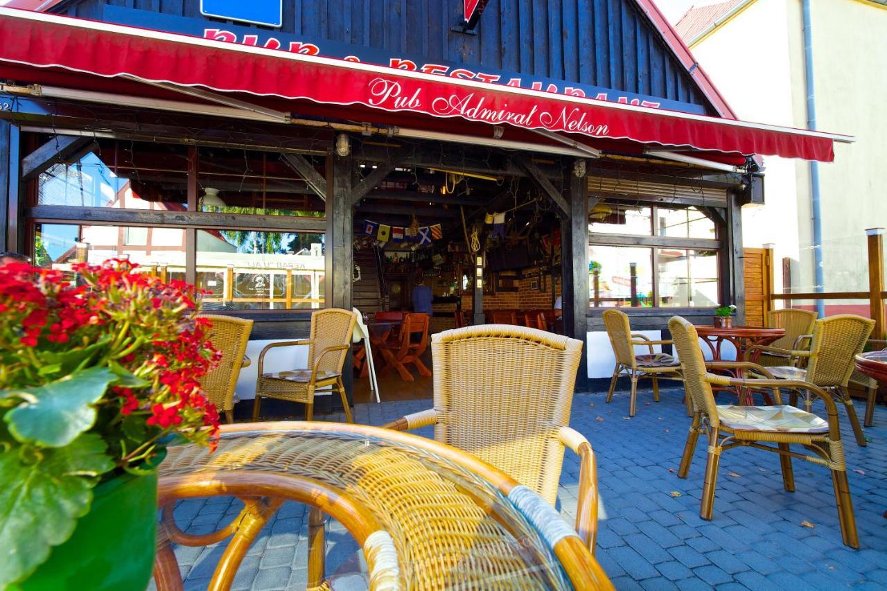 Villa & Restaurant Admiral Nelson Hel Eksteriør billede
