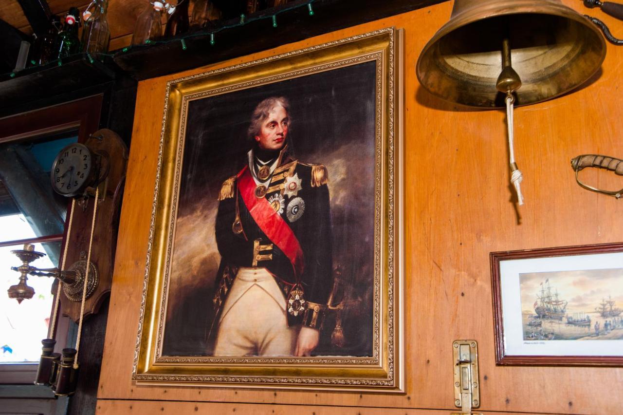 Villa & Restaurant Admiral Nelson Hel Eksteriør billede
